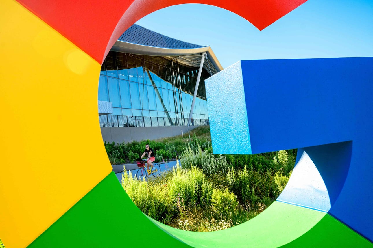 Googlen emoyhtiön Alphabetin osakkeiden arvo oli tulosjulkistuksen jälkeen nousussa jälkipörssissä. LEHTIKUVA/AFP