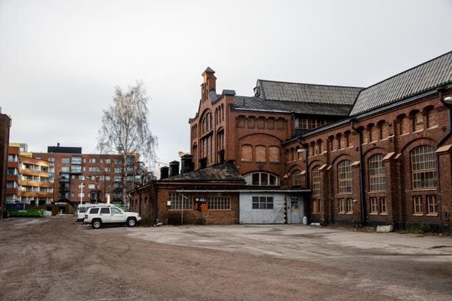 Ensi viikolla saadaan luultavasti lisää tietoa siitä, mitä Vallilan Konepajan massiiviseen kokoonpanorakennukseen voisi tulevaisuudessa tulla. KUVA: Joel Maisalmi