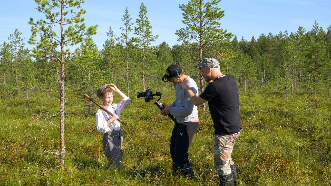 Elokuvan käsikirjoitukseen sopiva suomaisema löytyi Esa ja Teemu Hammarin mailta.