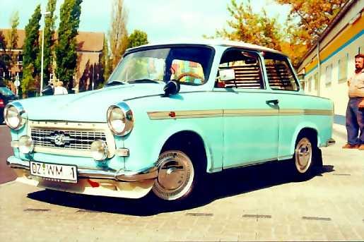 Katoava kansanauto. Trabant - ennen hyötyajokki, kohta keräilykohde.