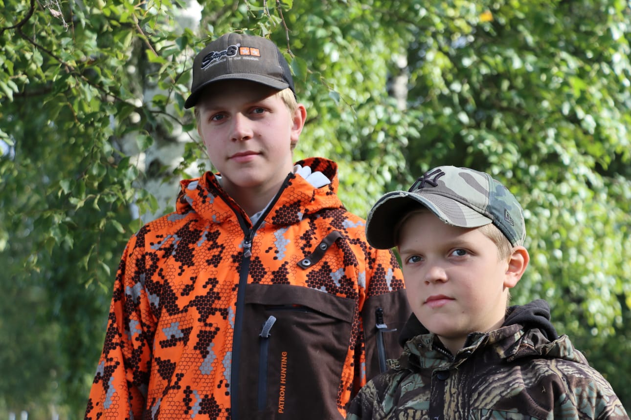 Alajärveläiset Nikolai ja Eemeli Hosionaho aloittivat syksyn metsästyskauden vesilintumetsällä.