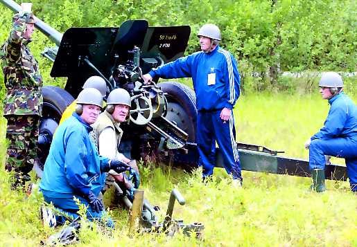 Kohti voittoa . Ikaalisten Nousevan Voiman ankkuri Marius Mazulis taivaltaa kohden voittoa, vaikka hän ei tilanteesta olekaan vielä selvillä.