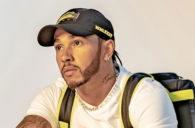Lewis Hamilton päätti hiljaisuuden "valkoisten dominoimissa" formula ykkösissä
