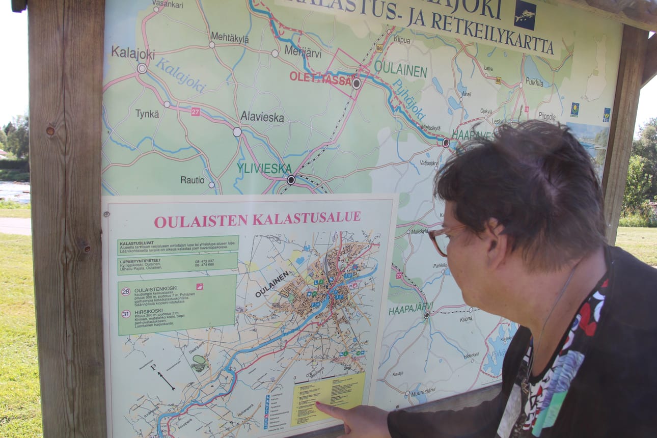 Satunnainen matkailija löytää kartan keskustasta. Taideteoksia siitä on kuitenkin turha hakea. Kalastusaluetta esitellään hyvin, mutta se ei kulttuurinälkäisen tarpeeseen vastaa.