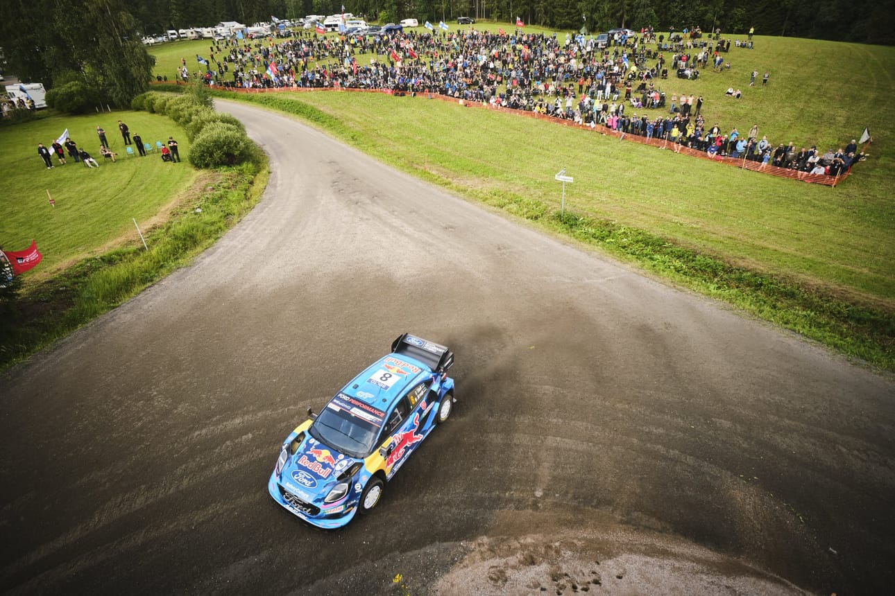 Suomen MM-rallien ensimmäisen erikoiskokeen voittoon ajoi Viron Ott Tänak ajalla 2.39,0. LEHTIKUVA / Hannu Rainamo