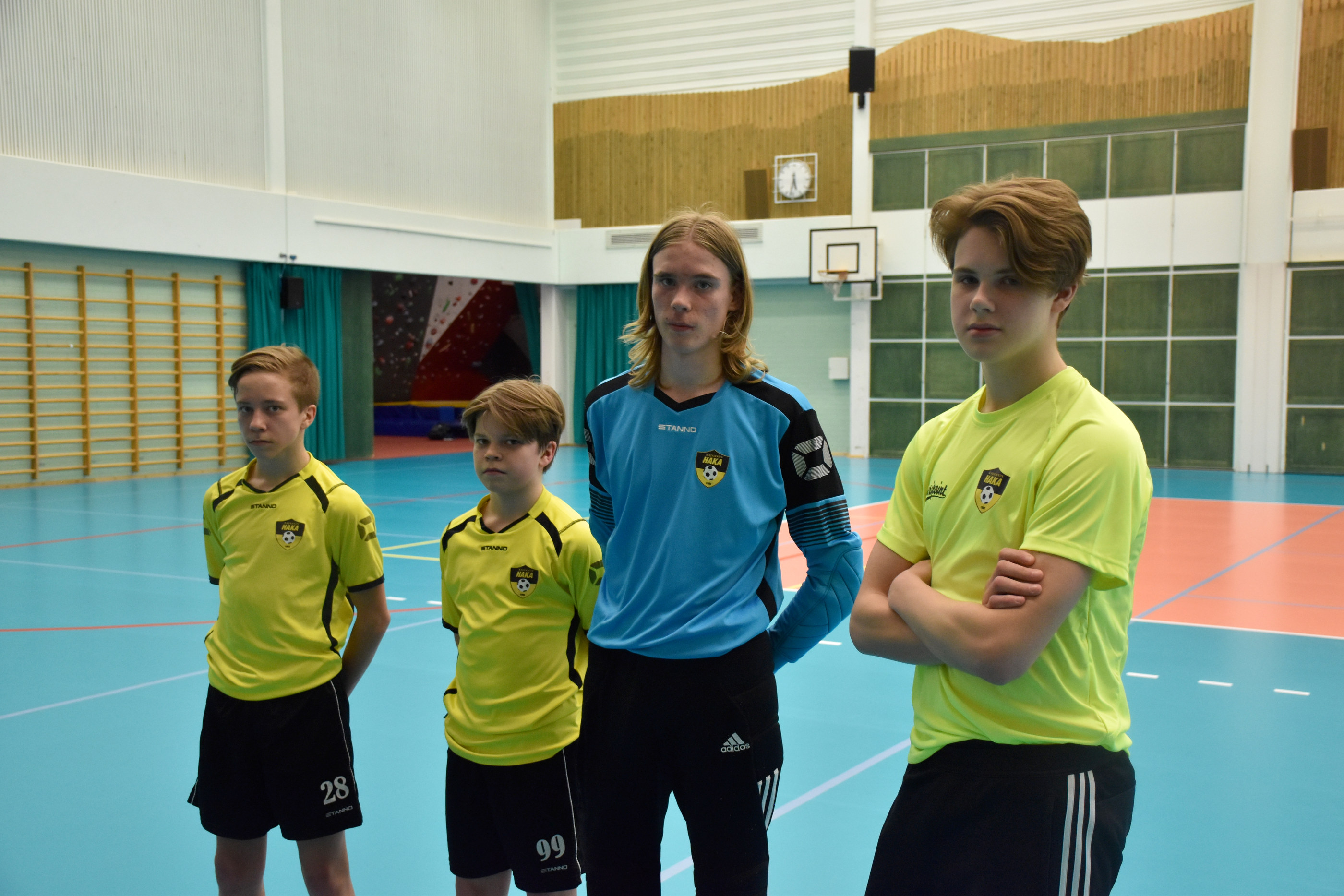 Jasper Pikkuhookana (oik. ) lisäksi myös maalivahti Severi Määttä sekä Joni ja Niko Kivijärvi pelaavat KajHan junioreissa.