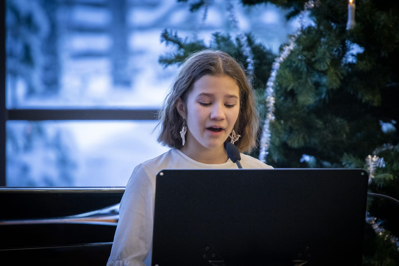 Annika Tertsunen esitti Evakon laulun lisäksi Belle ja Sebastian -elokuvasta tutun laulun Lintu.