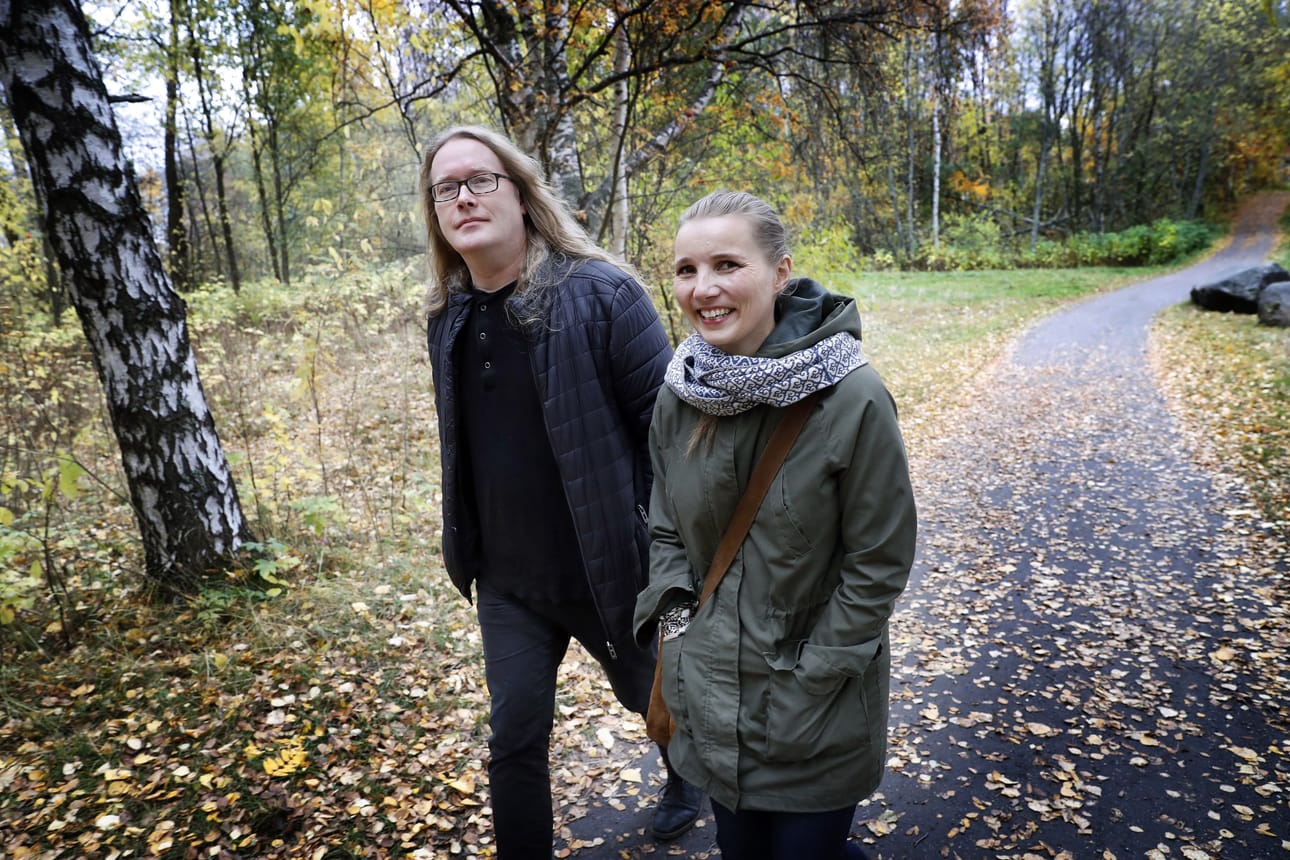 Reunalla. Jenni Räinä ja Vesa Ranta julkaisivat viime syksynä kirjan Reunalla, joka kertoo Suomen syrjäseuduilla asuvista.