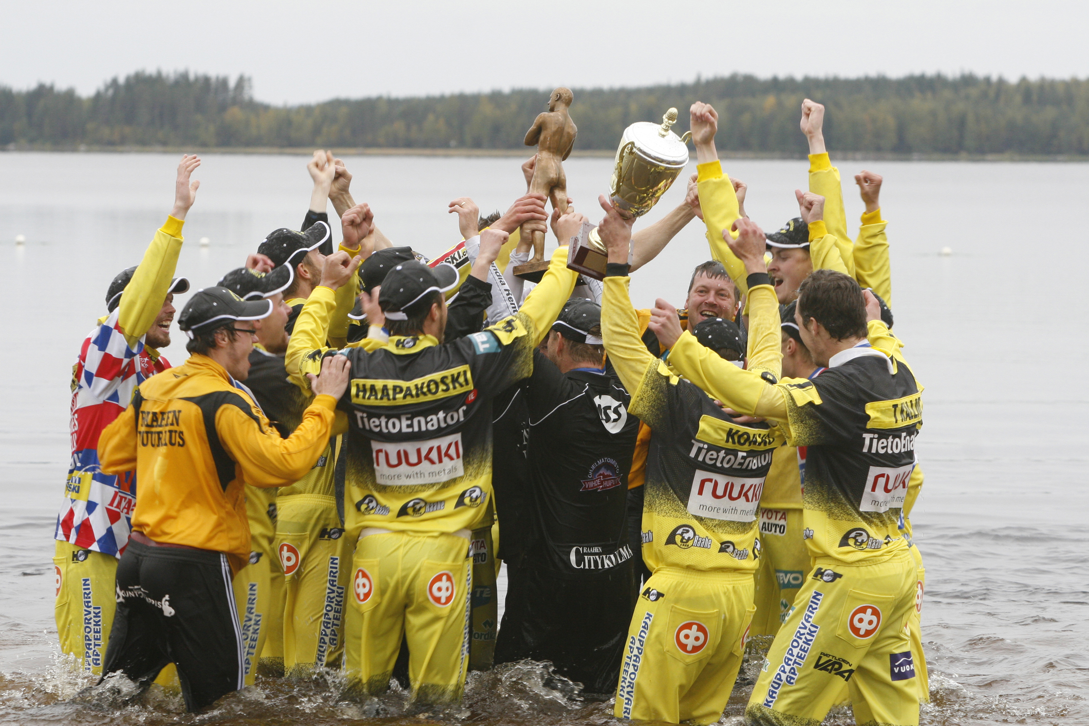 Näin juhlittiin PattUn mestaruutta Sotkamossa 2008