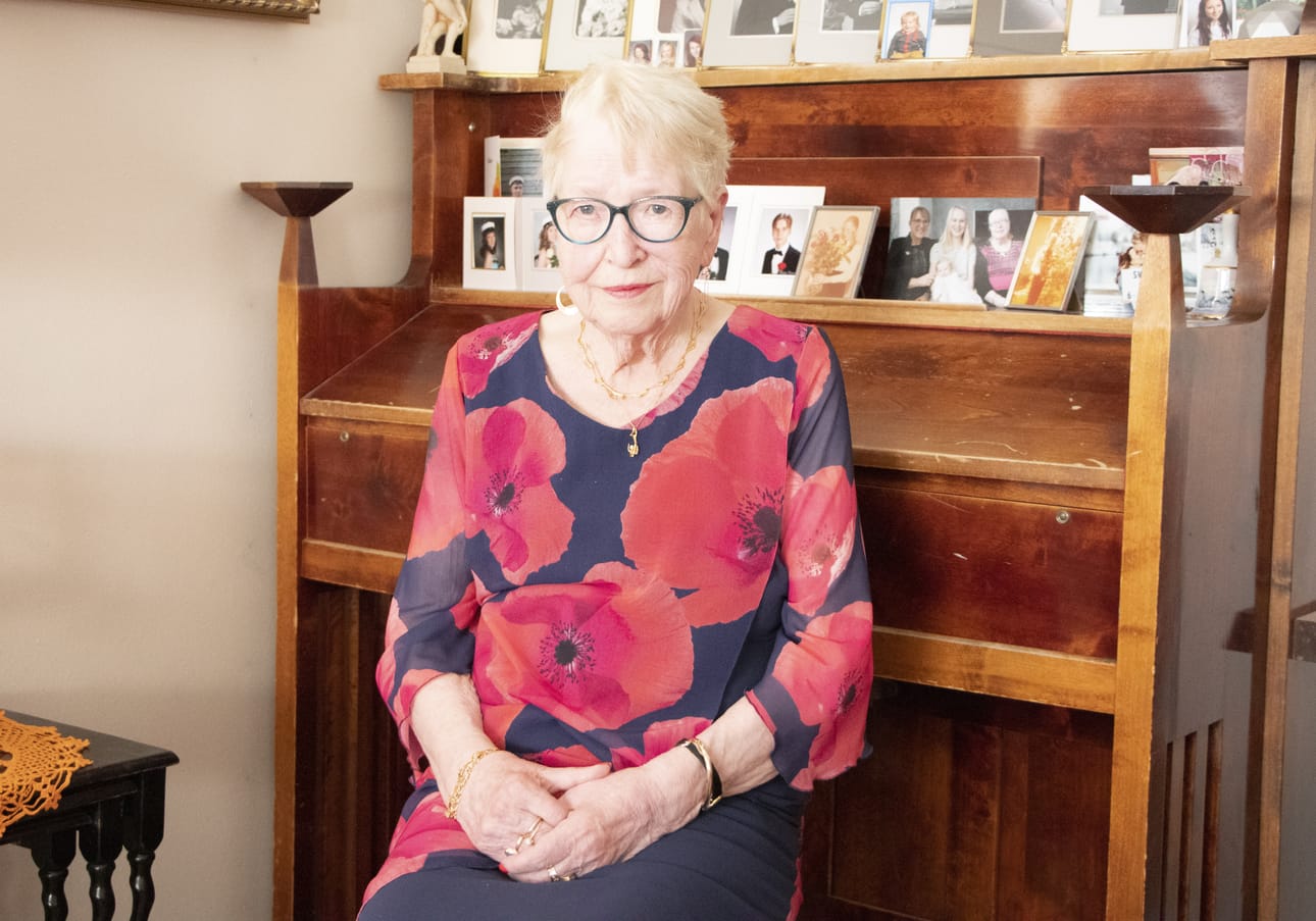 Perjantaina 85 vuotta täyttävä Helinä Mannermaa viettää syntymäpäivänsä perhepiirissä lauantaina syntymäpäiväkahvit juoden.