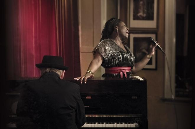 Miriam Mandipiralla on lukuisia kokoonpanoja ja hän esiintyy myös soolona. Vaasassa hän vierailee tanskalaisen pitkän linjan bluesmuusikon Troels Jensenin kanssa.
