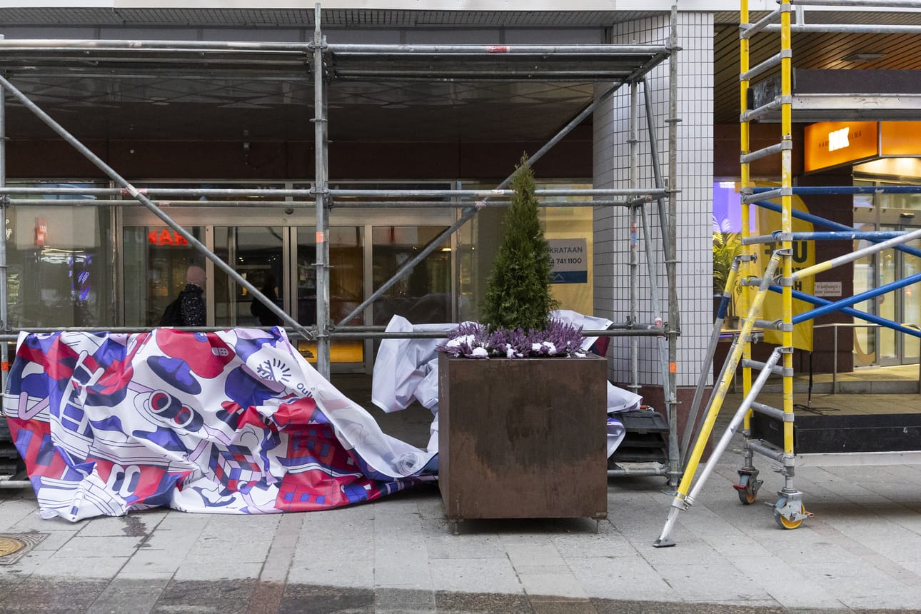Avajaisfestareiden purku- ja siivoustyöt alkoivat Oulun keskustassa sunnuntai-iltana. Maanantaina ne olivat edenneet jo varsin pitkälle.