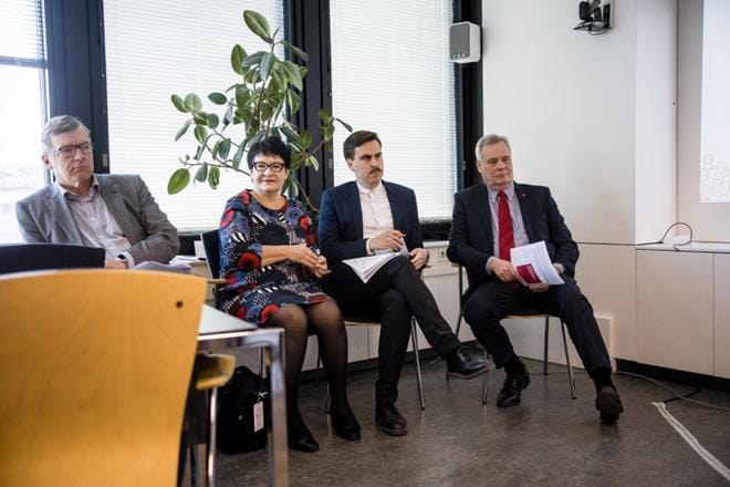Sdp:n mallia sosiaaliturvan uudistamiseksi esittelivät sosiaali- ja terveysministeriön entinen kansliapäällikkö Kari Välimäki, kansanedustaja Tarja Filatov, Pohjanmaan sdp:n puheenjohtaja Matias Mäkynen ja sdp:n puheenjohtaja Antti Rinne. KUVA: Joel Maisalmi