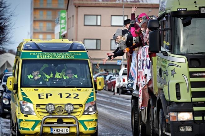 Abiturienttien penkkarirekkoja on turha odottaa kaupunkien katukuvaan tänä keväänä. Kuva: Kari Löfhjelm