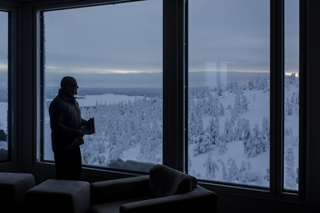 Risto Kyhälän vapaa-ajan asunnosta Rukalta näkyy muun muassa Rukajärvi.