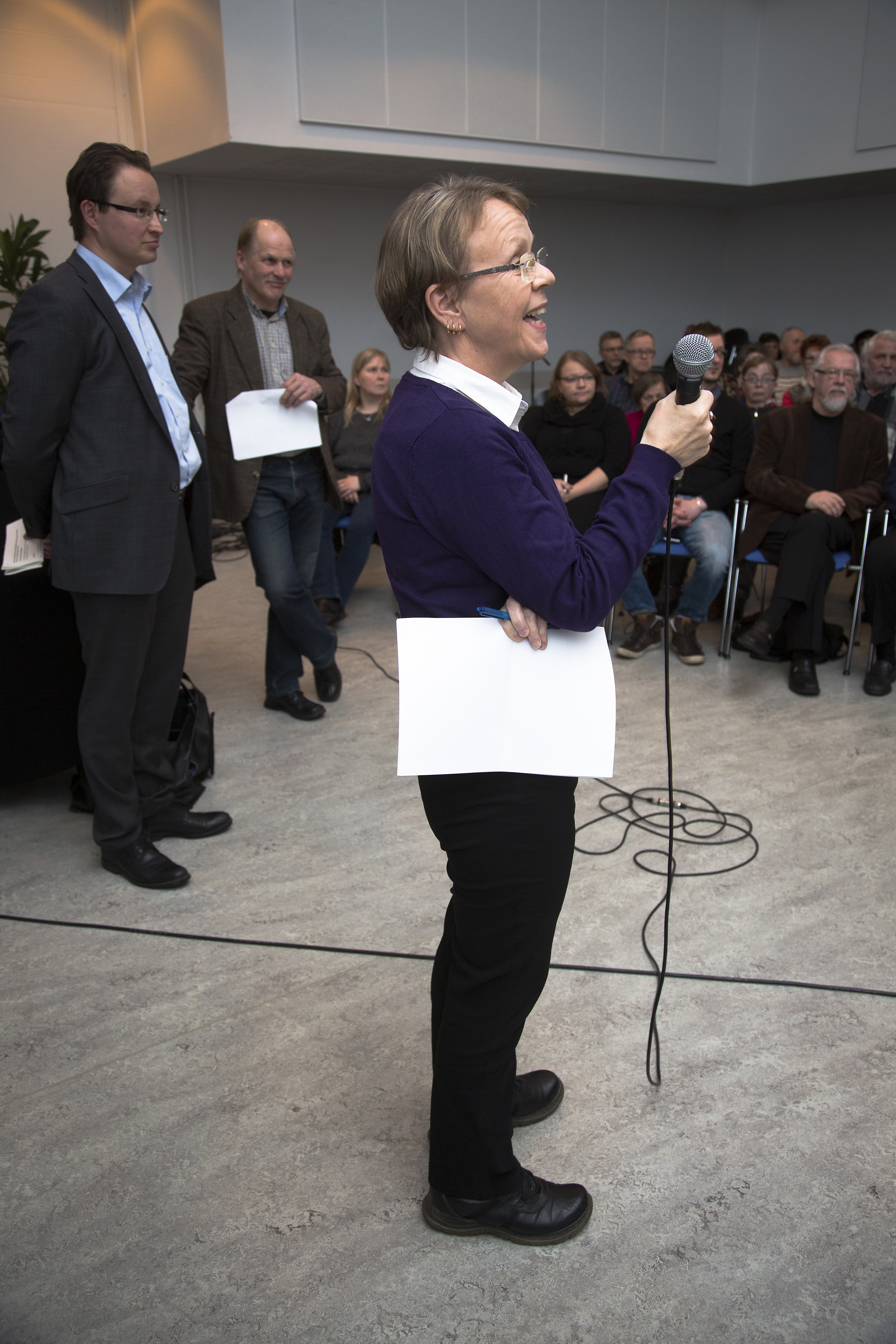 Ari Nurkkala, Pasi Alatalo ja Paula Pihkanen vastailivat kysymyksiin.