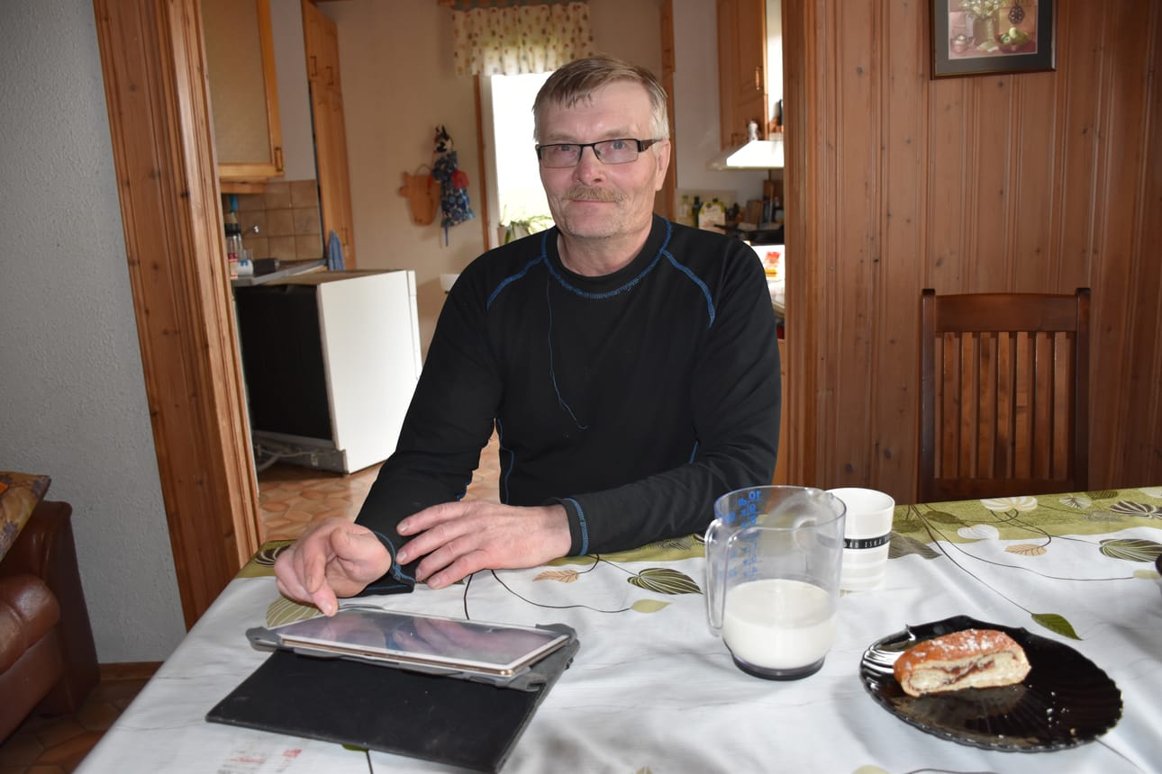 Maatalousyrittäjä Heikki Lehtiniemi perää valtiolta lakia, jossa porotalousyrittäjät velvoitetaan laittamaan poronsa aitauksen sisään myös kesäksi.