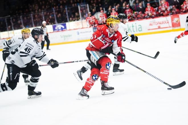 Antti Kalapudas on yksi selvästi tasoaan nostaneista kotkapaidoista. Hän kantoi Sportin pelaajista kauden aikana ahkerimmin parhaan pistemiehen merkkiä kultakypärää. Kehitys poiki myös maajoukkuekutsun. KUVA: OSKU PIENIMÄKI/ESA SILTALOPPI MEDIA