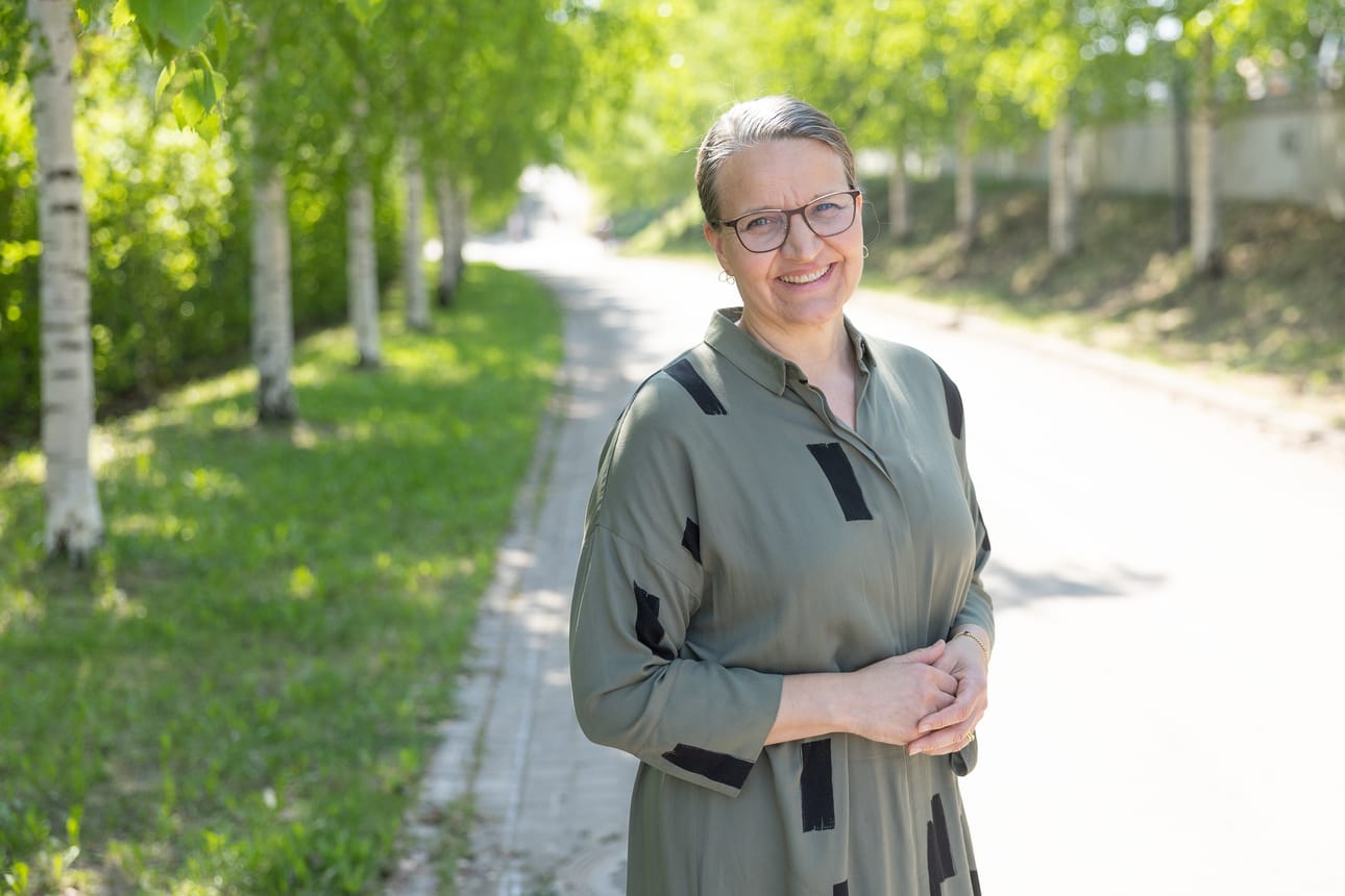Oulun seudun ympäristötoimessa ympäristöjohtajana työskentelevä, Kauhavalta kotoisin oleva eläinlääkäri Leena Tuuri on saanut Vuoden eläinlääkärin tunnustuksen. Arkistokuva on otettu tuokokuussa 2024.