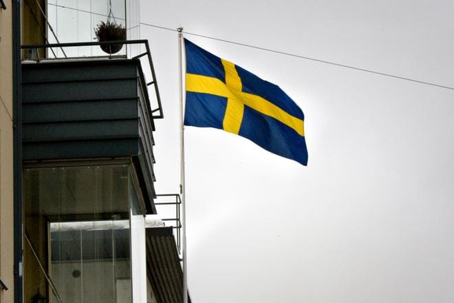 Uumajassa liputetaan maanantaina lentoturmassa menehtyneille. ARKISTOKUVA: HEIKKI HAKANEN