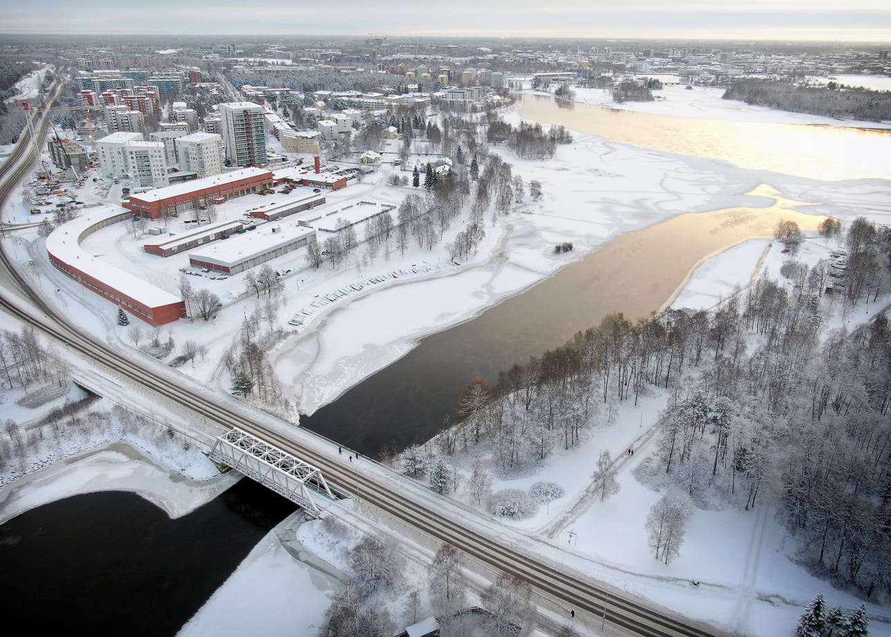 Hartaanranta sijoittuu pääosin entisen kaupunginvarikon alueelle. Hietasaaren puolelle heti Toppilan sillasta oikealle on Vaakunakylä, siitä etelään Lehtokylä.