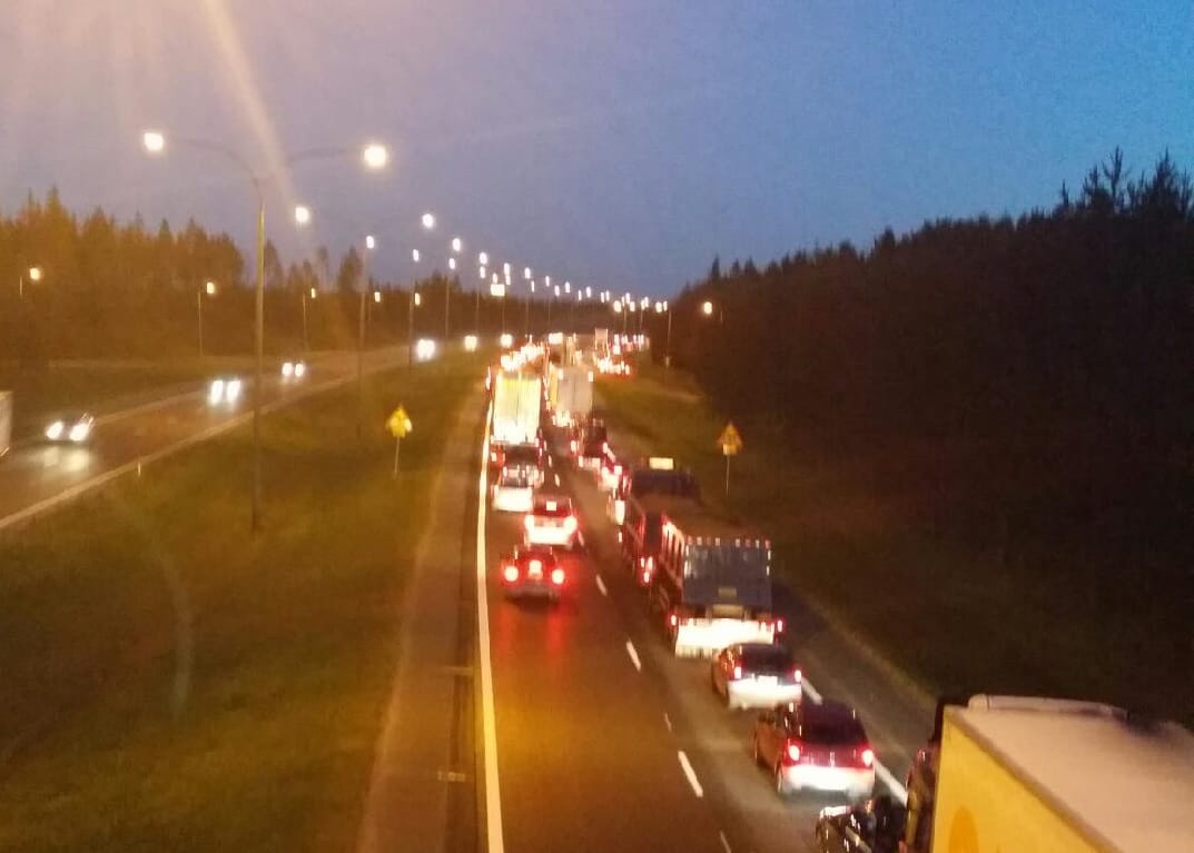 Liikenne jonoutui pahoin Pohjantien onnettomuuden vuoksi.