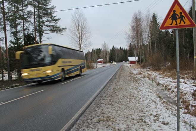 Sääskiniemen koulu sijaitsee valtatien 18 varrella, Alavuden Sydänmaalla. Oppilasennuste lupaa jopa kasvua tämän koulun oppilasmäärään: viiden vuoden kuluttua koululaisia pitäisi olla 30, kun luku nyt on 28. KUVA: REIJO HEIKKILÄ