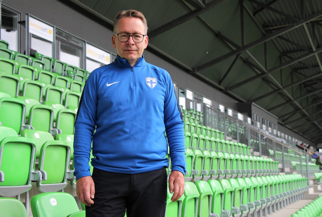 MIka Hautalasta on haikeaa jättää tuomariyhteisö, mutta nyt hänellä on aikaisempaa enemmän aikaa jalkapallon katsomiseen paikan päällä.