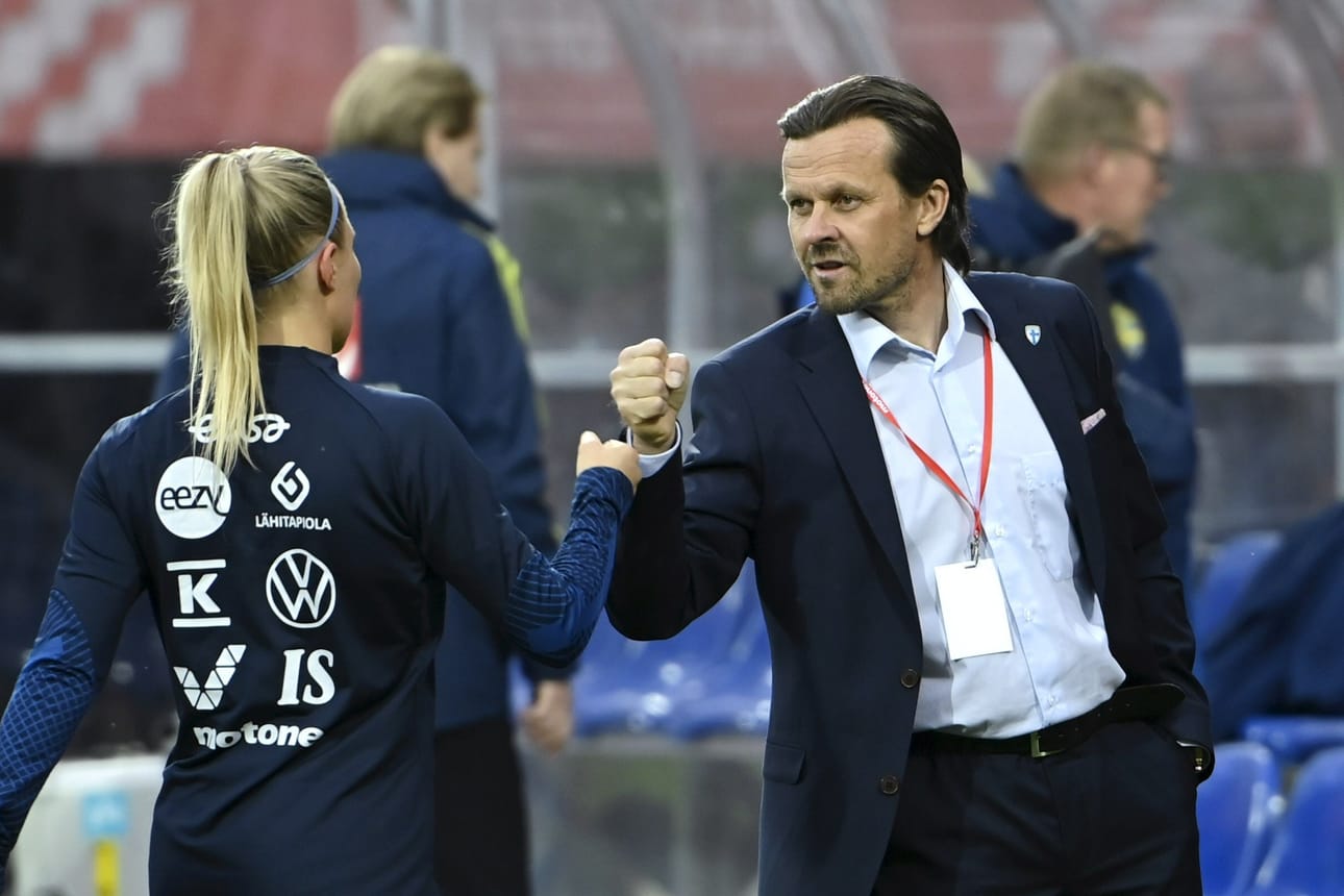 Päävalmentaja Marko Saloranta lähtee Suomen naisten jalkapallomaajoukkueen kanssa tyytyväisin mielin perjantaina Turussa, Kupittaan jalkapallostadionilla pelattavaan Kansojen liigan avausotteluun Suomi–Slovakia. Arkistokuva. LEHTIKUVA / Markku Ulander