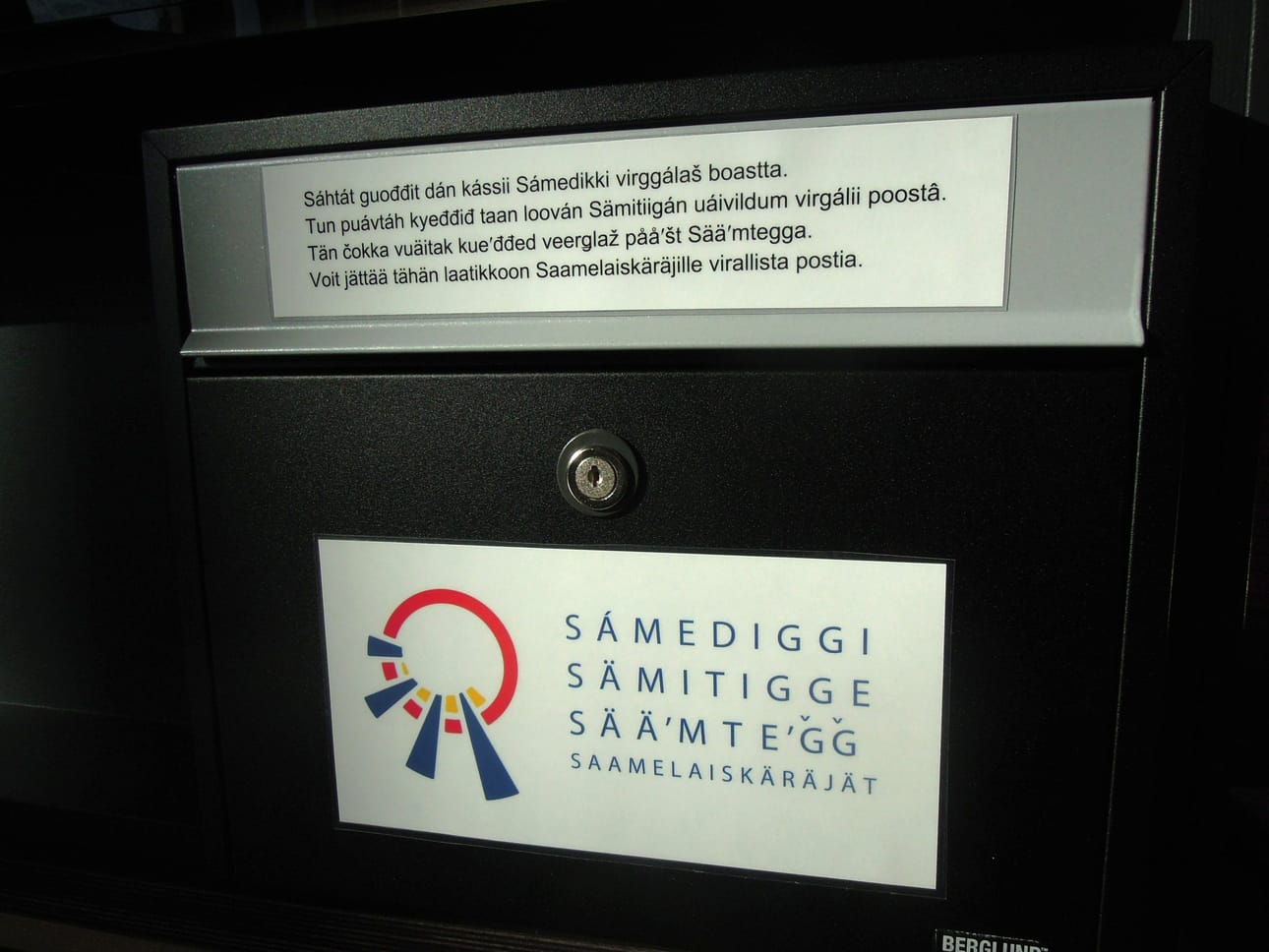 Uusintavaaleissa äänestetään joko palauttamalla vaaliasiakirjat postitse tai viemällä ne kiertävään vaaliautoon tai suoraan vaalilautakunnan toimistoon Inarissa. LEHTIKUVA / Ritva Siltalahti
