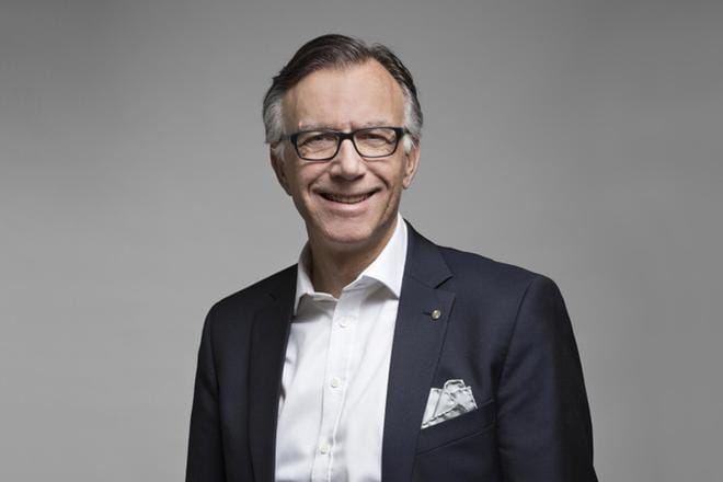 Stora Enson talousjohtaja ja Suomen maajohtaja Seppo Parvi vierailee säännöllisesti Seinäjoella asuvan äitinsä luona. Pohjalaisuus näkyy sitoutumisena työnantajaan. KUVA: STORA ENSO