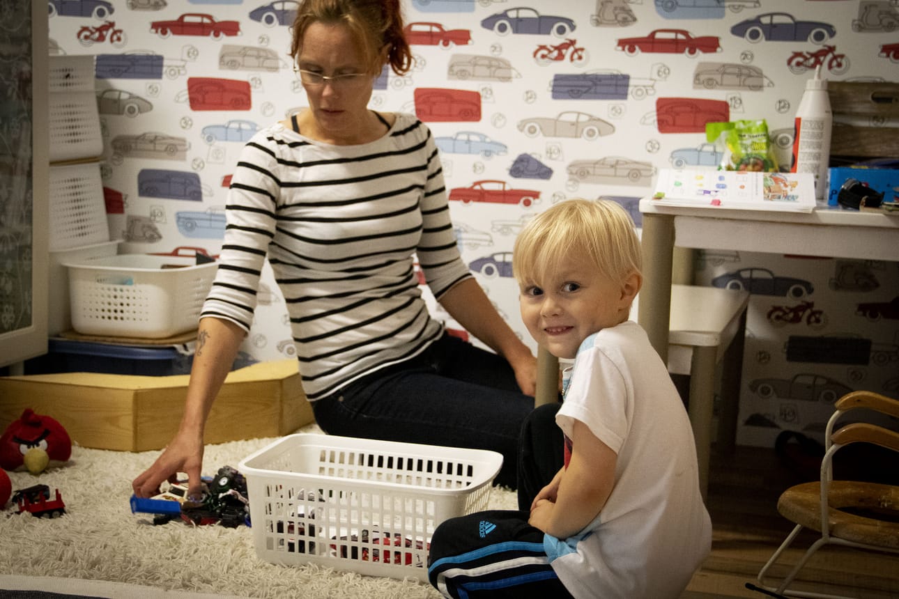 Perhekummi ei ole kodinhoitaja, vaan hän tekee perheen kanssa yhdessä arjen askareita.