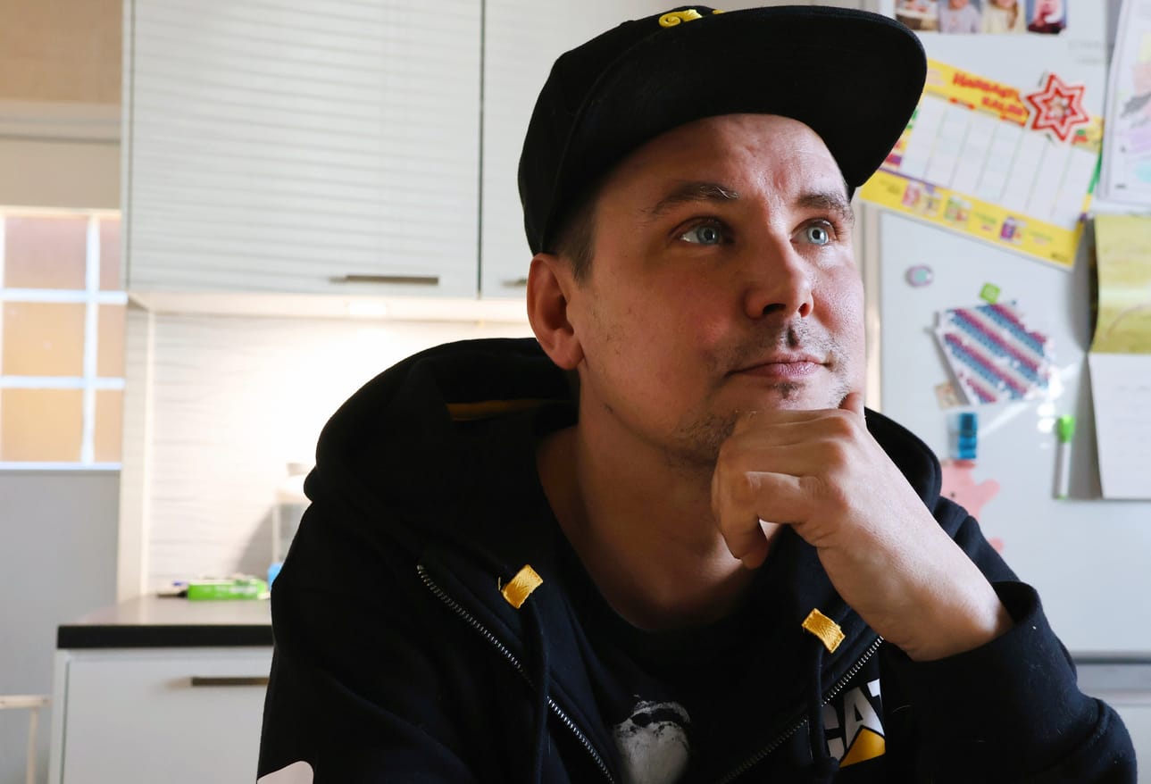 Rankan syksyn ja talven jälkeen Benjamin Myllyluoma katsoo nyt tulevaisuuteen mieli avoimena ja sen oppineena, että hengähdystauot ovat sallittuja. - Minulla on ollut aina monta rautaa tulessa. Nyt on ymmärrettävä, että jossain kohtaa pitää hengähtää.