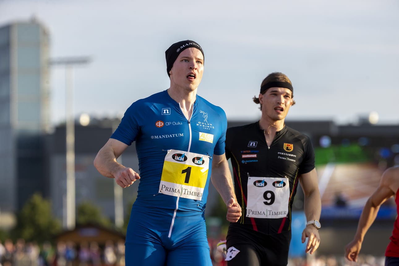 Hopealle yltänyt Samuel Purola joutui toteamaan kultaan pyyhältäneen Samuli Samuelssonin paremmakseen. Santeri Örn (oik.) ehti pronssille.