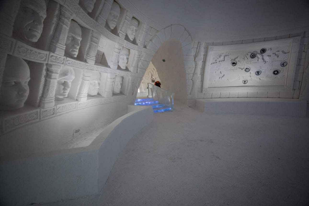 Luminen Westerosin seinäkartta on esillä Kittilän Snow Villagessa.