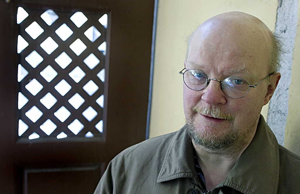 Perinteisille bensa- ja dieselautoille Osmo Soinivaara toivoo nopeaa poistumista markkinoilta. Arkistokuva.