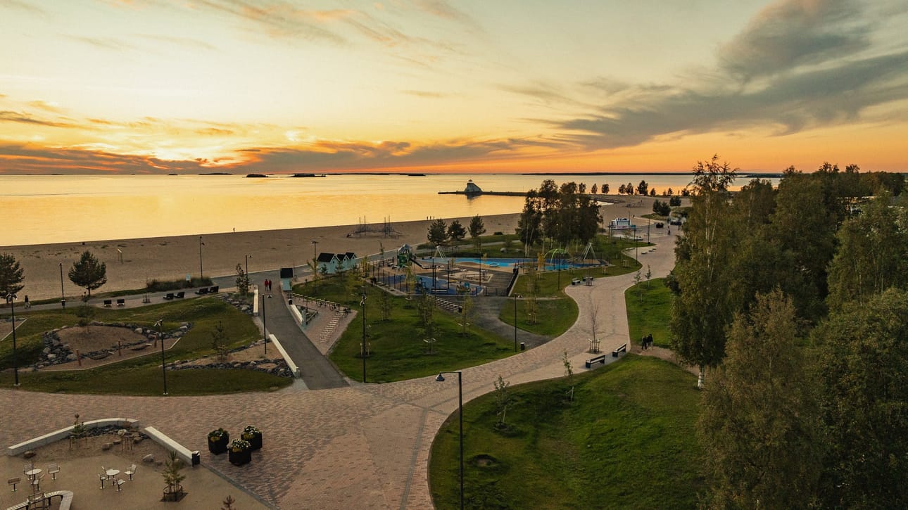 Midnight Sun Run Oulu on uusi juoksutapahtuma, joka yhdistää liikunnan, kulttuurin, luonnon sekä yöttömän yön. Tapahtuman lähtö- ja maalipaikkana toimii Nallikari.