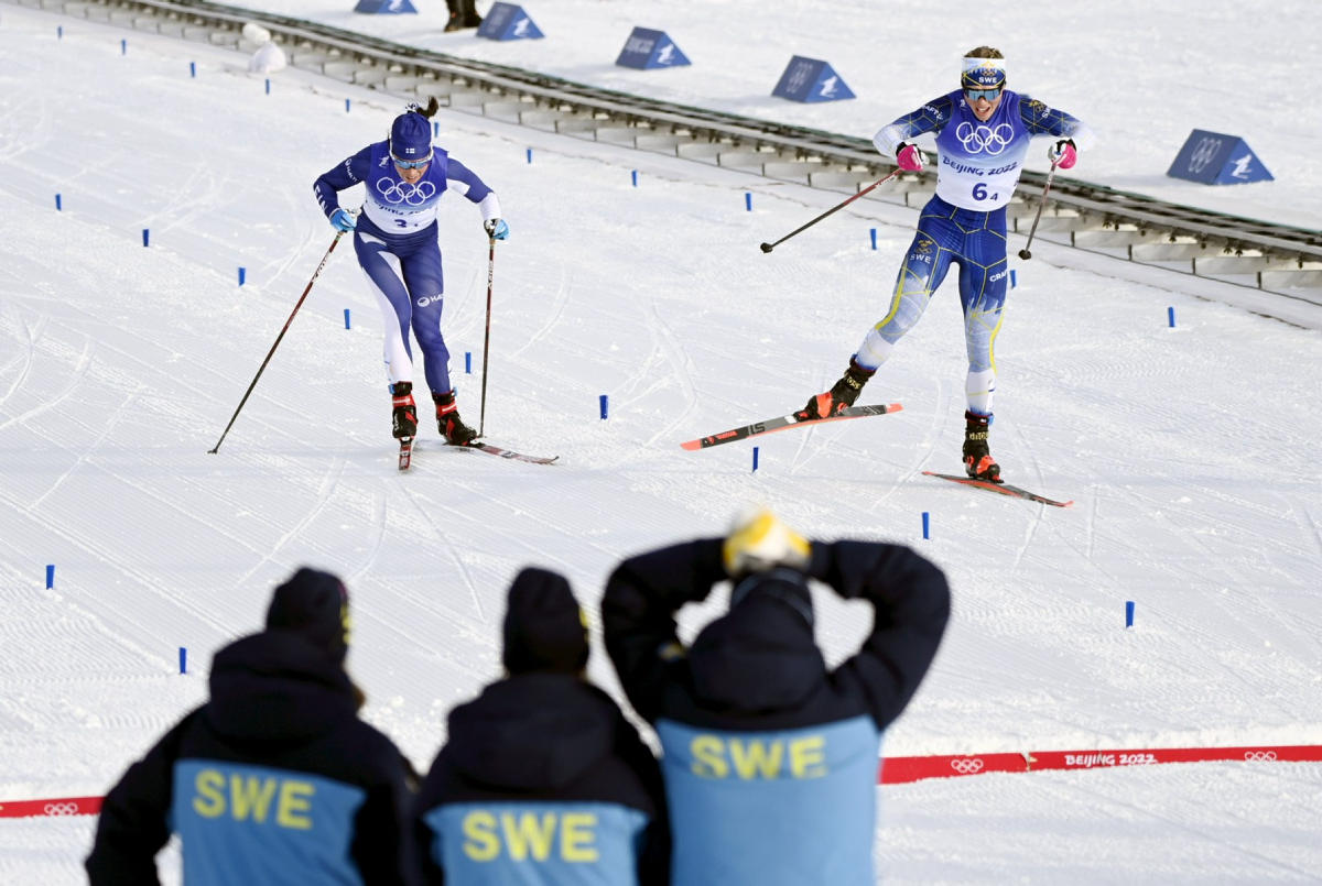 Sprintin olympiavoittaja pudotti Suomen naiset mitaleilta – pronssi jäi kirikamppailussa Ruotsia vastaan puolen sekunnin päähän