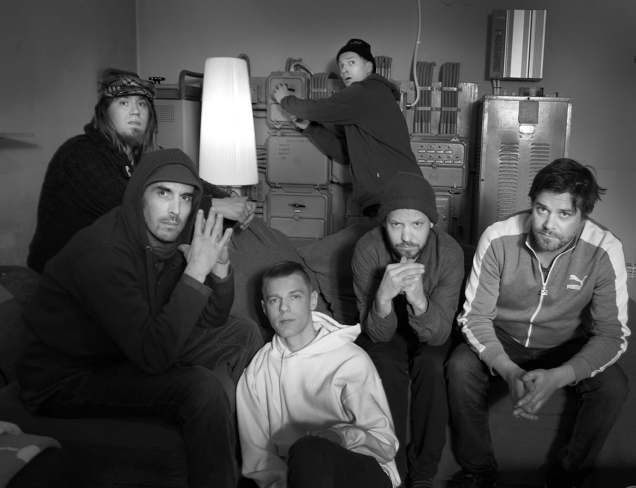Asa & Band on uusi kokoonpano, joka koostuu tutuista Asan kanssa eri projekteissa soittaneista muusikoista. Taka-alalla Asa, edestä vasemmalta oikealle Tero Holopainen (viulu), Rasmus Pailos (kitaristi, tuottaja), Polarsoul (levaristi), Antti Kivimäki (basso) ja Ville Väätäinen (rummut).
