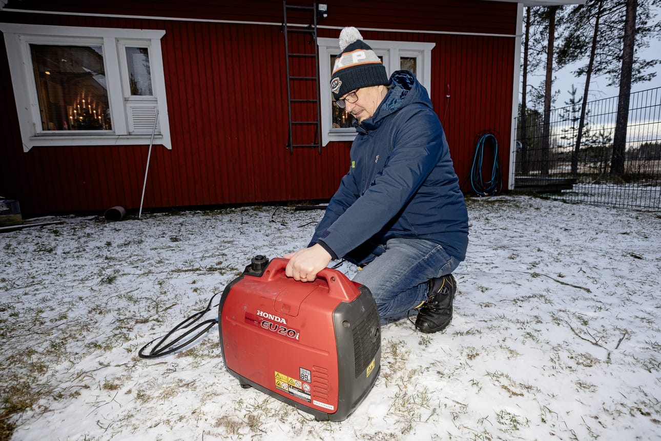 Jani Niemelän perhe selvisi pitkästä sähkökatkosta ystävältä lainatun aggregaatin avulla.