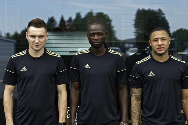 Denys Oliynyk, Peter Opiyo ja Shahdon Winchester vahvistavat SJK:ta jalkapalloliigassa. KUVA: SJK