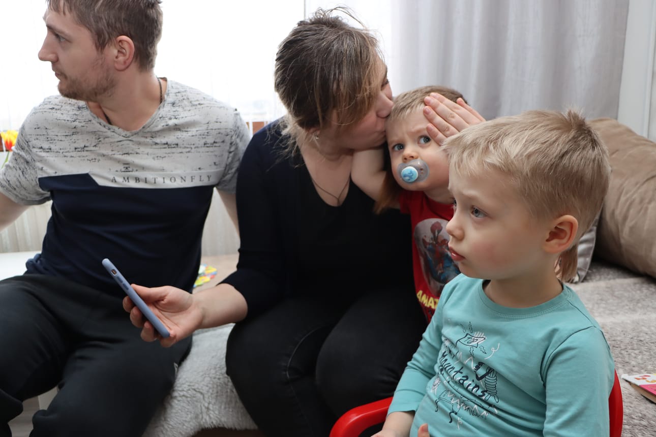 Lesia Zavadska soitti viime viikon perjantaina videopuhelun äidilleen Ukrainaan. Perheellä on kova huoli myös muista sukulaisista ja ystävistä, jotka ovat jääneet Ukrainaan.