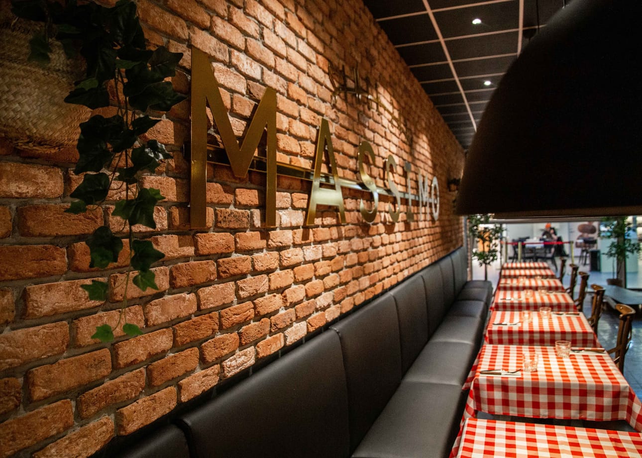 Massimolla on suunnitelmissa myös oma jakelu, joka tulee työllistämään paikkakunnan nuoria. "Pizzamopo ja pizzapyörä tulevat elävöittämään Rovaniemen katukuvaa koko kesän ajaksi", kertoo Rajanen.