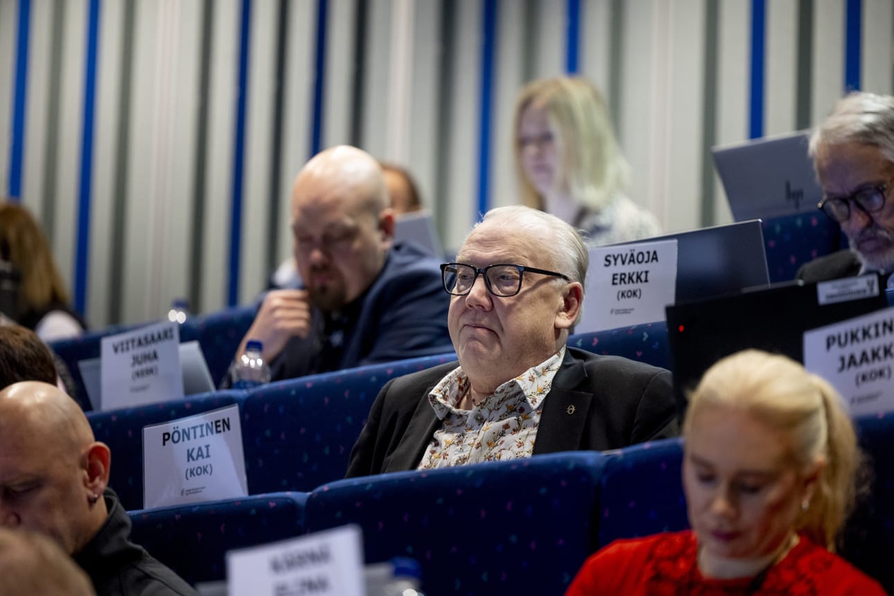 Kai Pöntisen vastaesitys vuodeosastoasiassa eteni aina ratkaisevaan äänestykseen saakka.