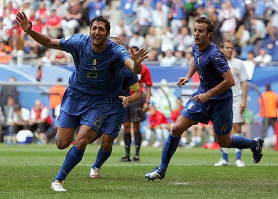 Puolustaja Marco Materazzi teki Italian voittomaalin 26. minuutilla.