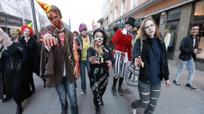 Zombiet kauhistuttivat Oulun keskustassa