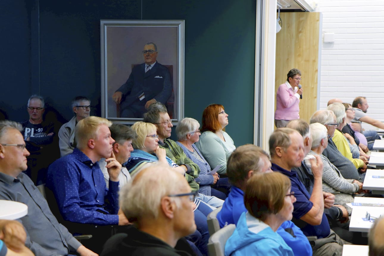 Jätevesiasiat kiinnostivat pudasjärveläisiä, joita saapui paikalle yli kahdeksankymmentä henkeä. Viimein toteutettavaksi astuvissa säädöksissä riitti vielä selvästi sulateltavaa.