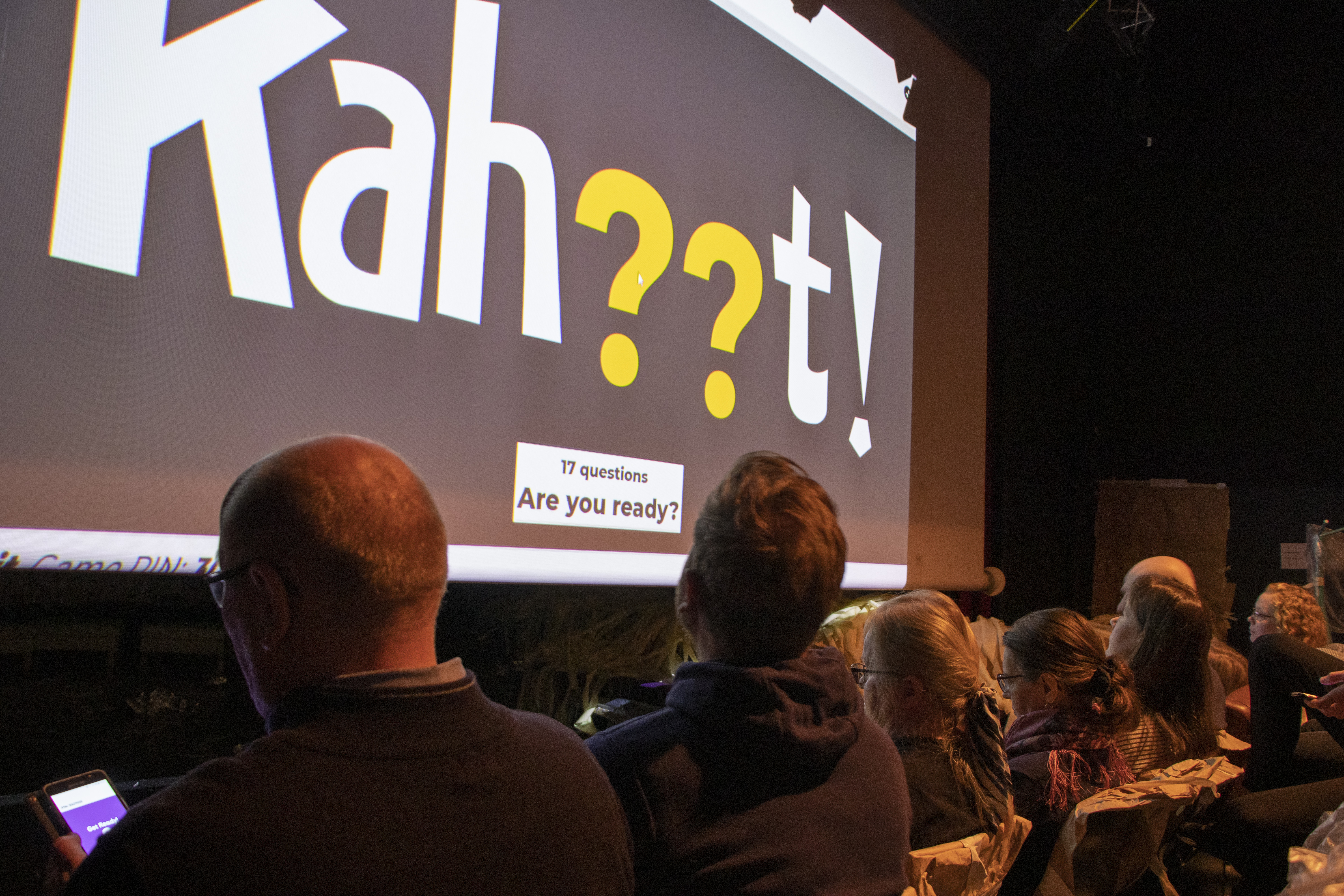 Digitaalisuus on jo iso osa arkea ja Kahoot käytössä kouluissa yleisesti. Nyt testattiin koko lukion abitietiutta, eikä opettajilla ollut tässä kokeessa minkäänlaisia mahdollisuuksia kiitettäviin arvosanoihin.