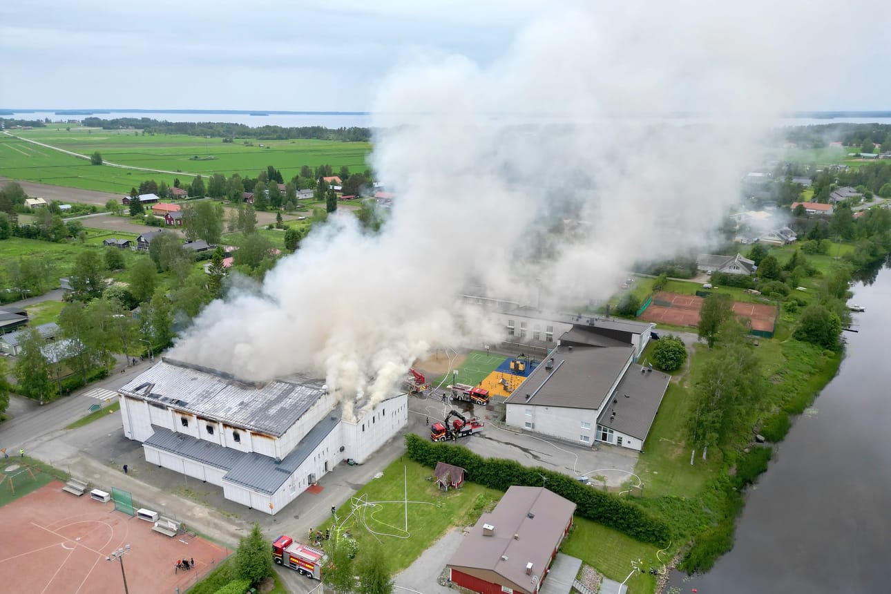 Vimpelin liikuntahalli paloi 16. kesäkuuta 2025.