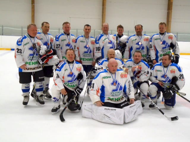 Pehmonallet saavuttivat kaksi pronssimitalia Hockey World Classic 2017- turnauksessa. Kuvassa Pehmojen yli 50-vuotiaiden joukkue.